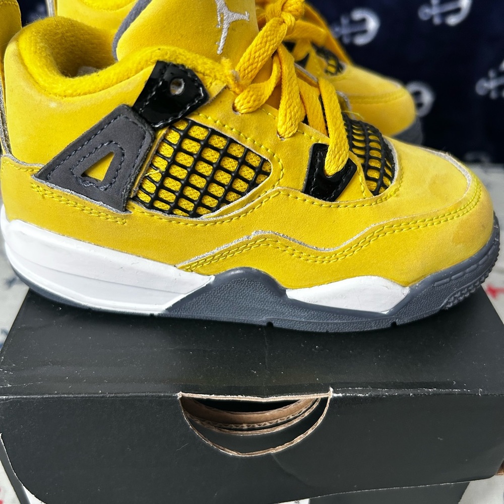 Jordan 4 Retro “Lightning” Sz 8c Excellent Condition Worn Once With Box - Picture 3 of 6
